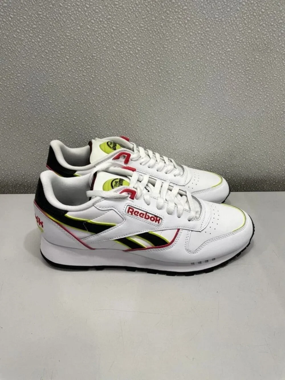 Reebok Classic Leather Pump Sneaker Men's US 9, White Acid Yellow